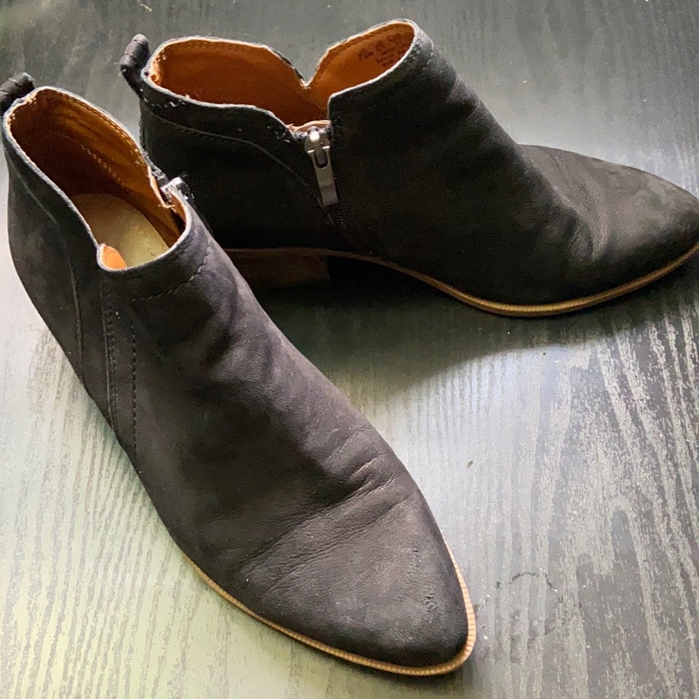 Black wedged bootie